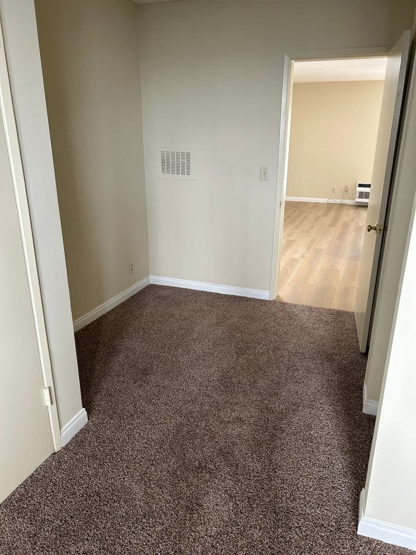 Northridge Apartment: 18550 Prairie St.