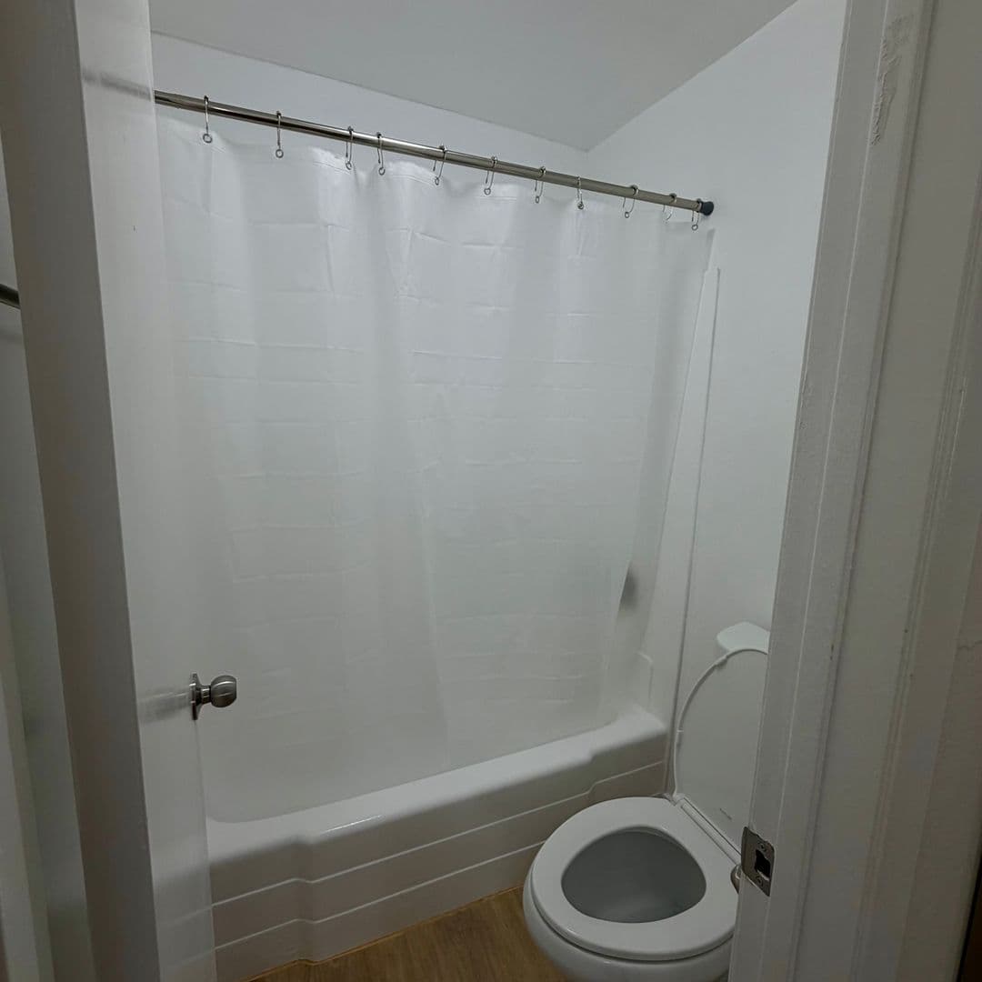 Canoga Park Condo: 21801 Roscoe Blvd. #128