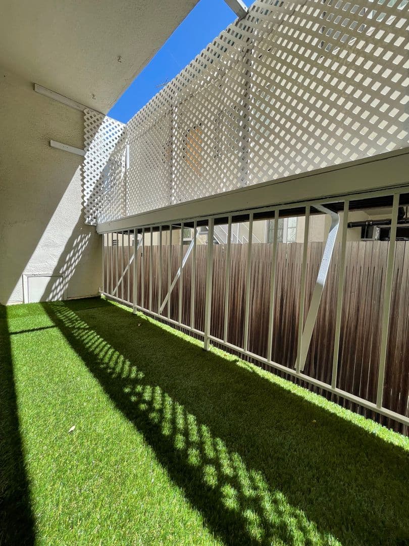 Beverly Hills Apartment: 145 N. Hamilton Drive - 02