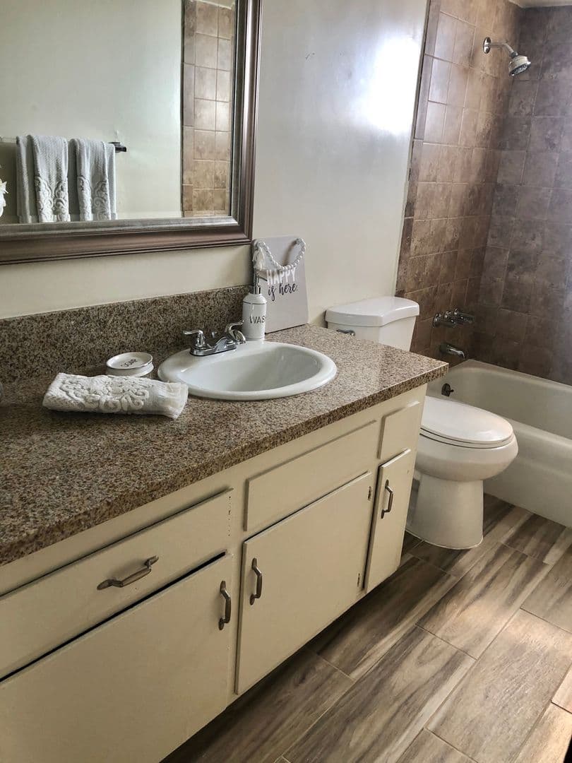 Bakersfield Apartment: 3600 N. Chester Ave.