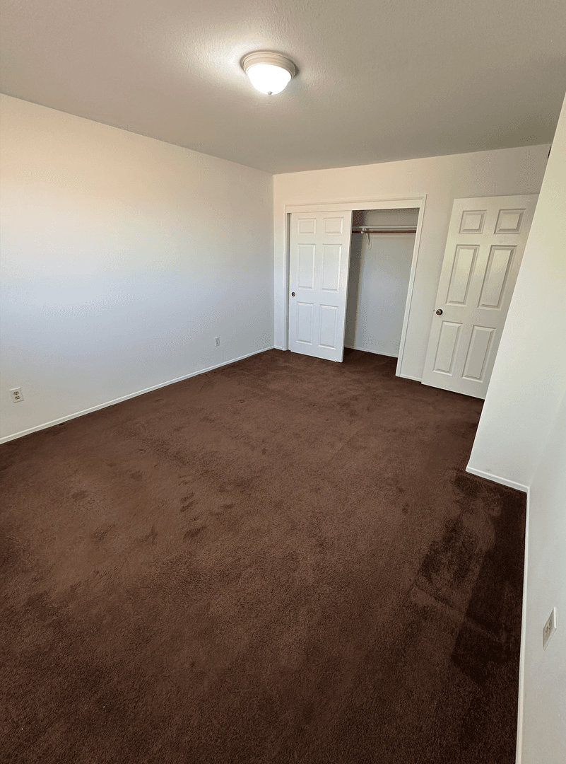 Lancaster Apartment: 43415 20th Street West