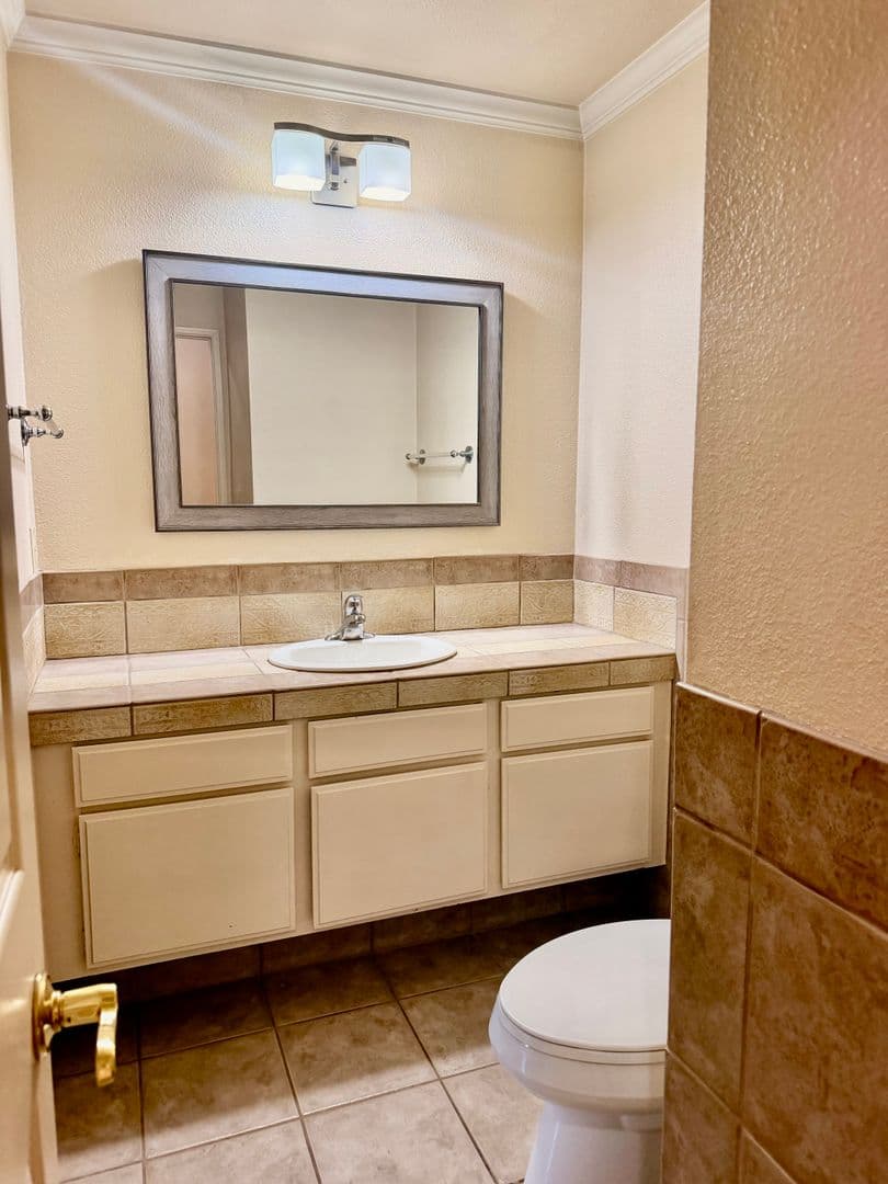 Newbury Park House: 228 Eagle View Place