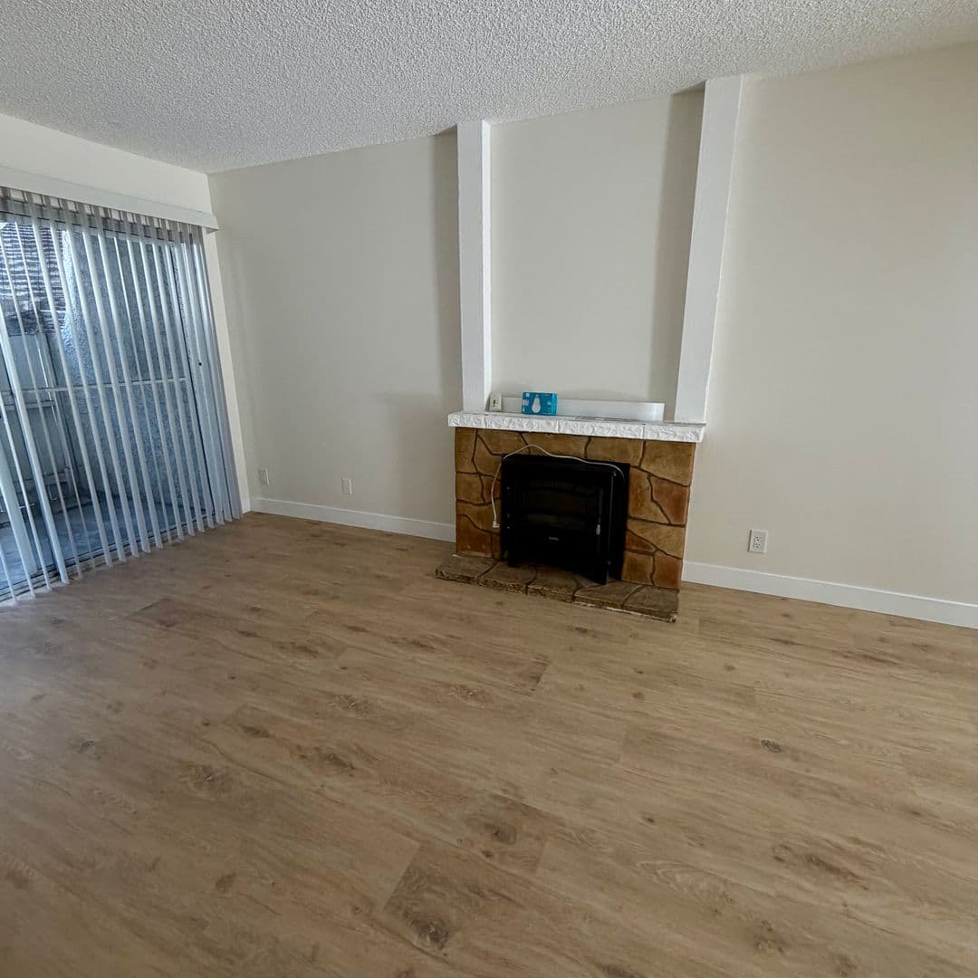 Canoga Park Condo: 21801 Roscoe Blvd. #128