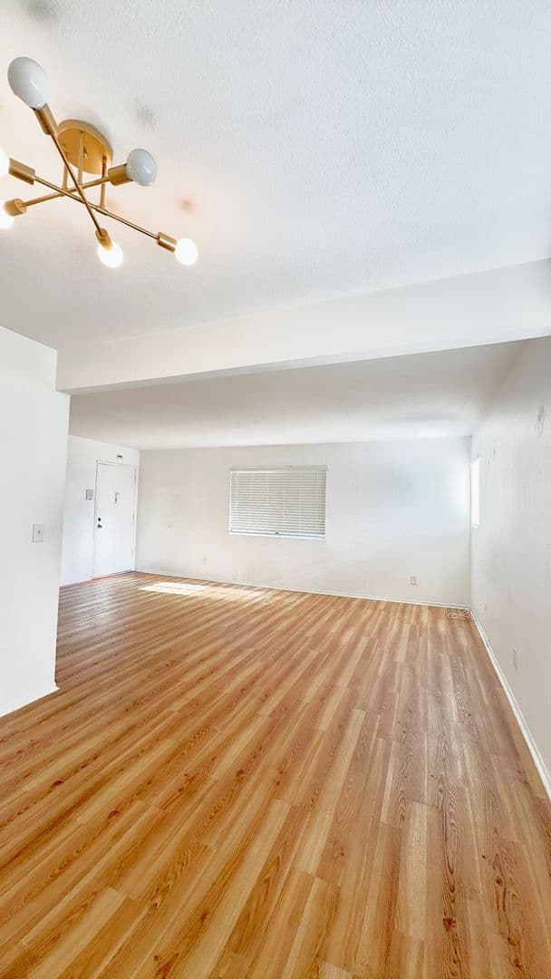 North Hollywood Apartment: 5250 Bellingham Ave.