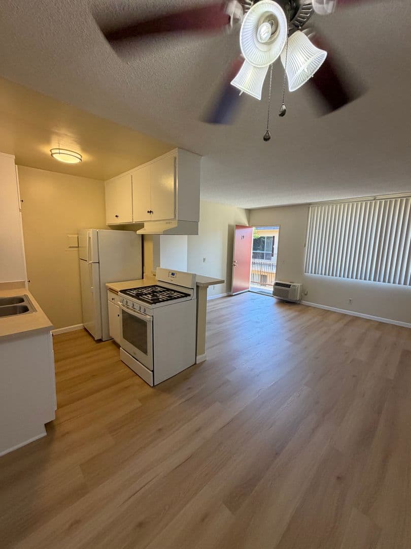 Northridge Apartment: 18520 Prairie St.