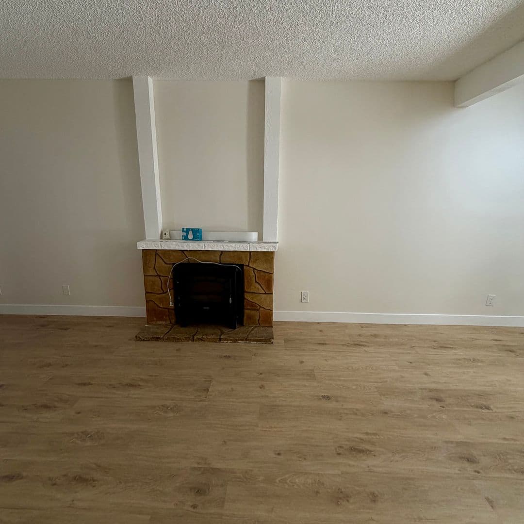 Canoga Park Condo: 21801 Roscoe Blvd. #128