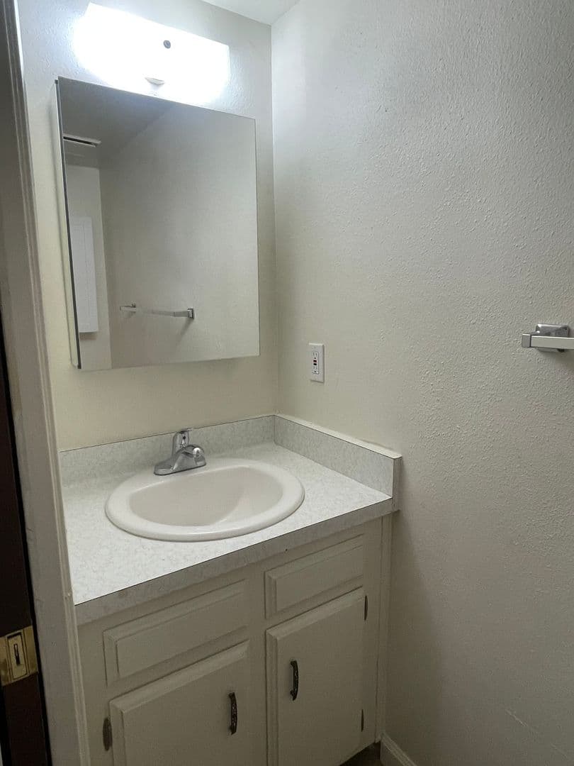 Bakersfield Apartment: 4504 Tierra Verde St - Unit C