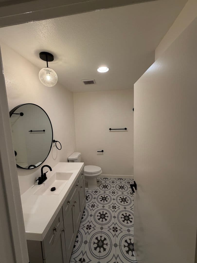 Van Nuys Apartment: 13925 Sherman Way