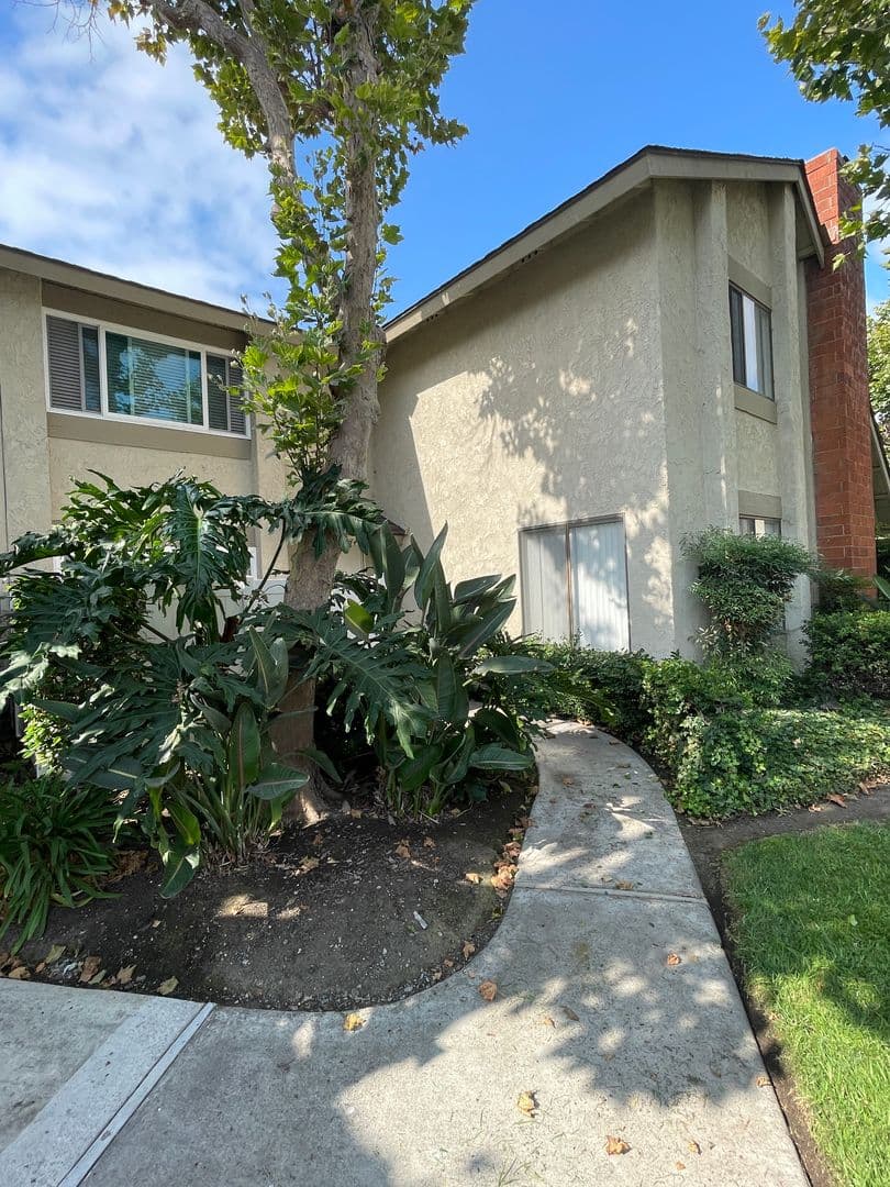 Tustin House: 16884 Donwest