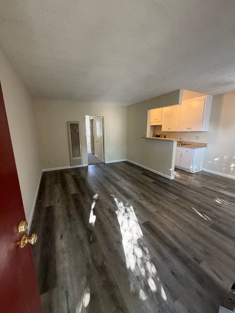 Northridge Apartment: 18530 Prairie St.