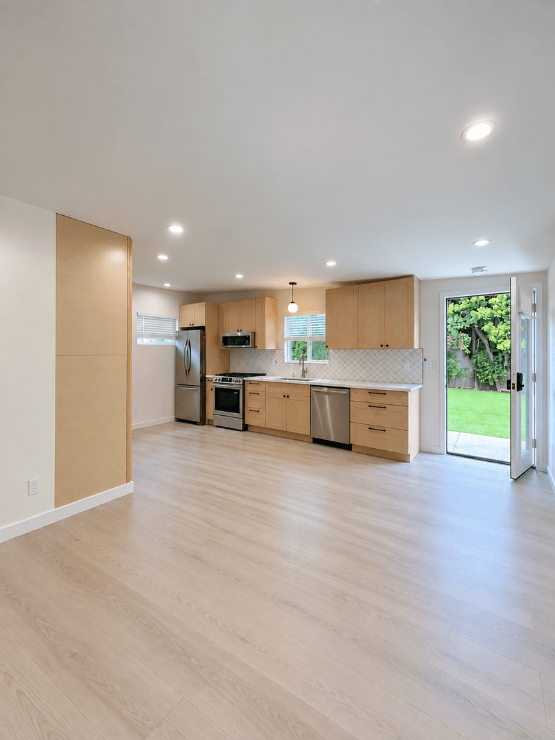North Hollywood House: 5122 Willowcrest Ave
