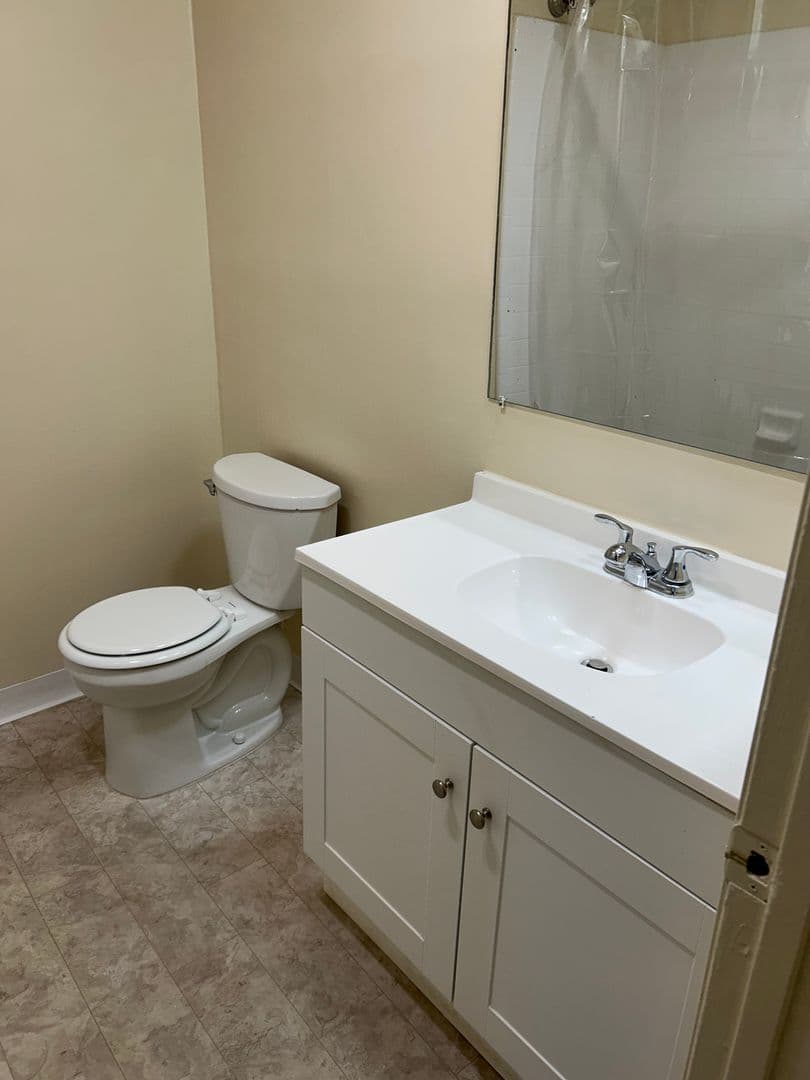 Northridge Apartment: 18550 Prairie St.
