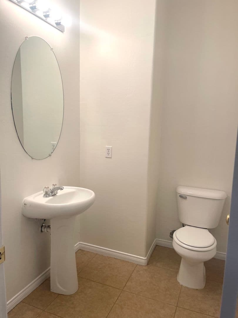 Bakersfield House: 11701 Valley Forge Way