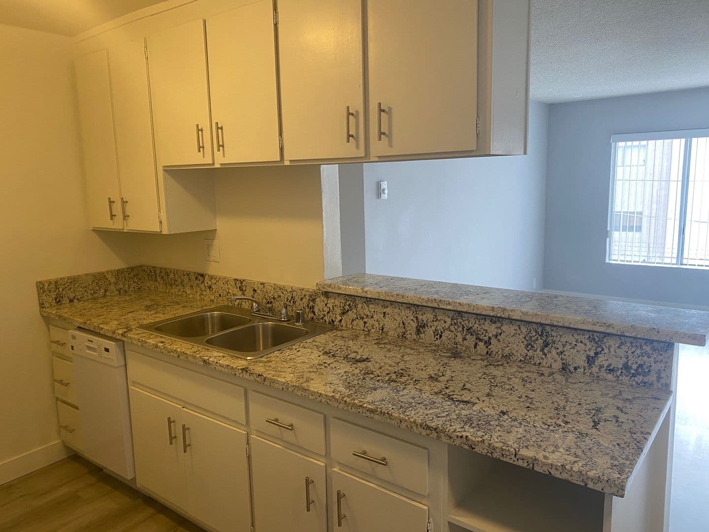 Los Angeles Apartment: 10425 Irene Street  - 304