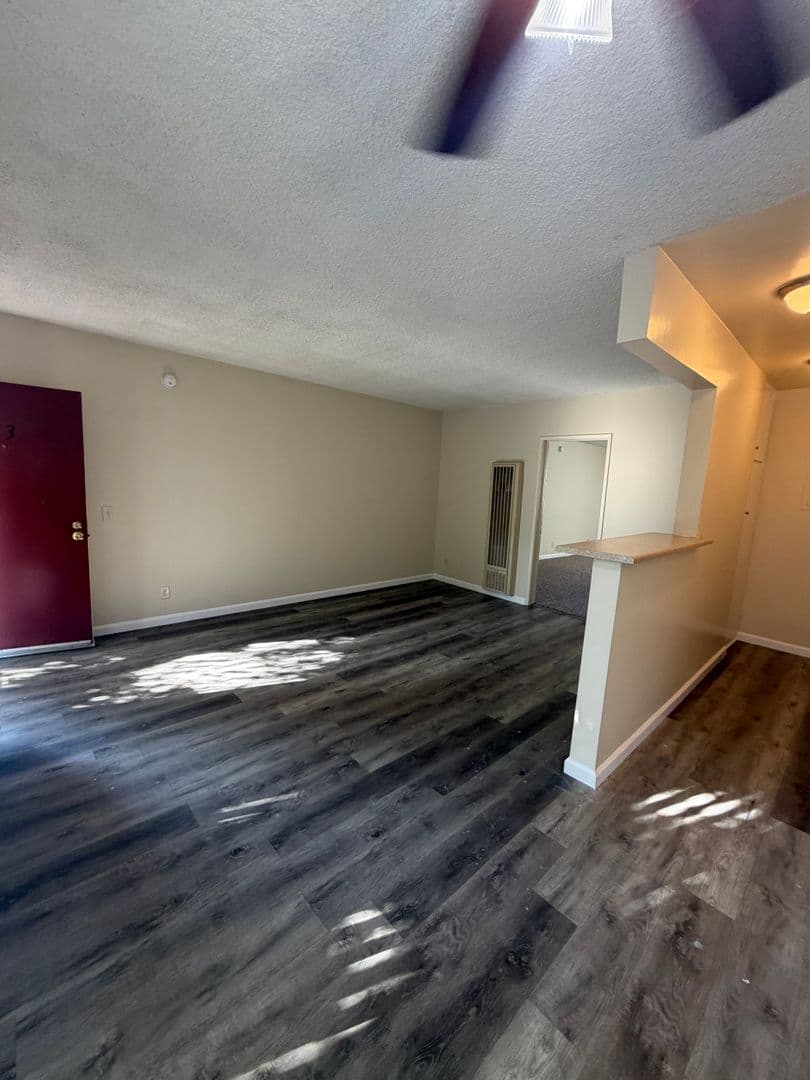 Northridge Apartment: 18530 Prairie St.