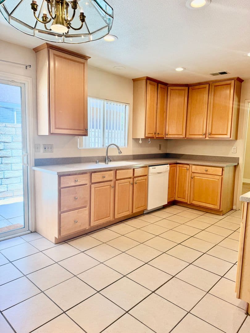 Newbury Park House: 228 Eagle View Place