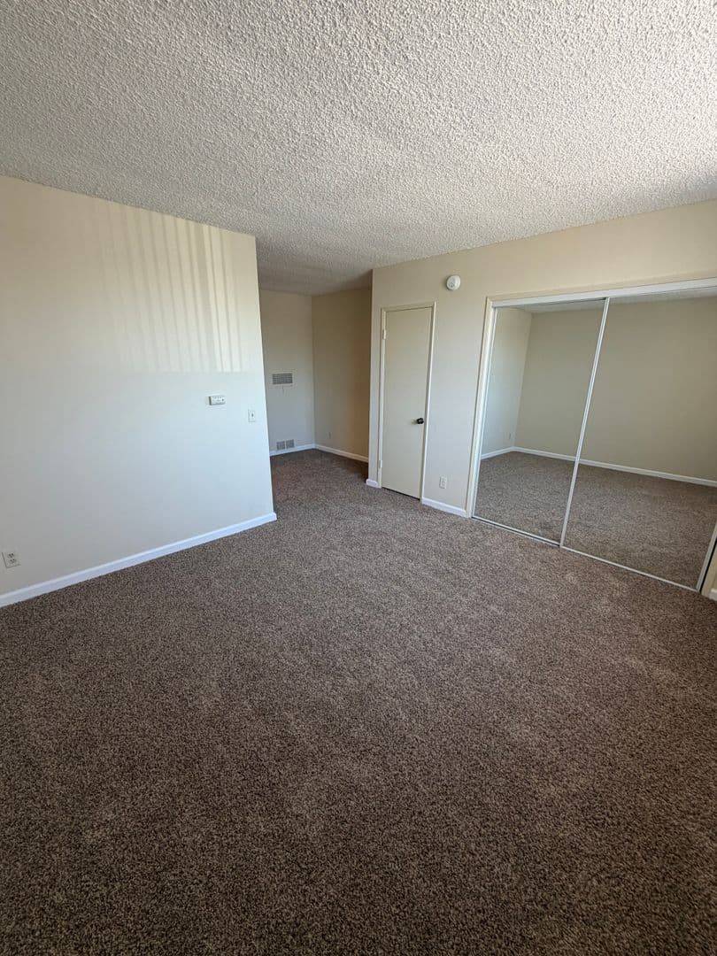 Northridge Apartment: 18520 Prairie St.