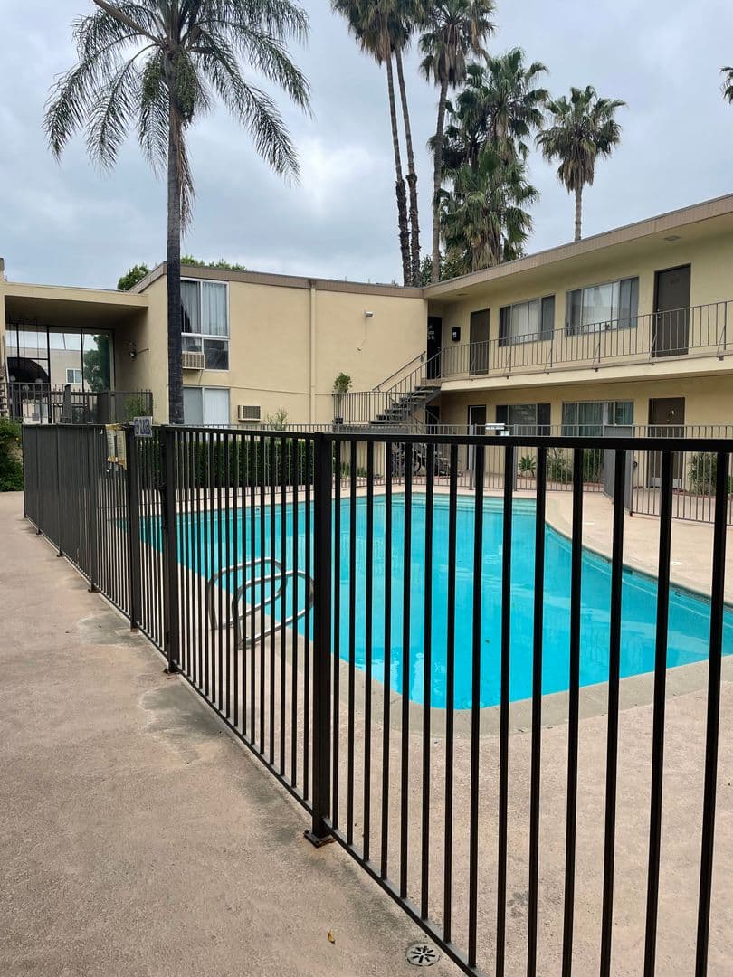 Canoga Park Apartment: 21707 Roscoe Blvd