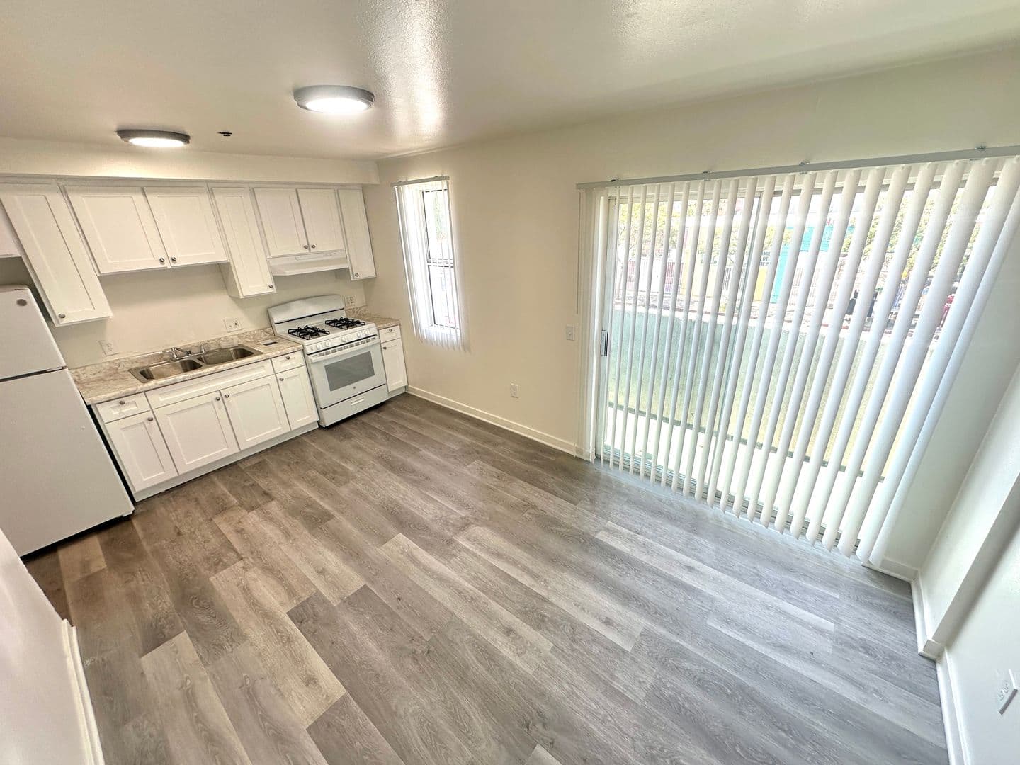 Los Angeles Apartment: 6808 S Hoover St.