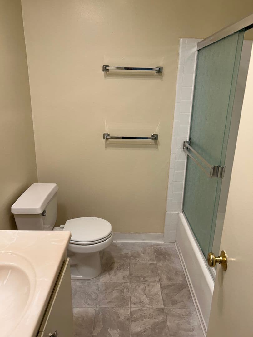 Northridge Apartment: 18550 Prairie St.