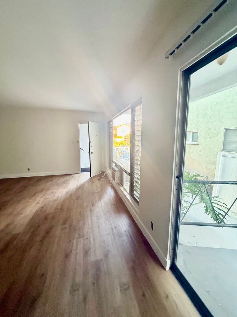 Los Angeles Apartment: 1479 S. Rexford Dr. #1