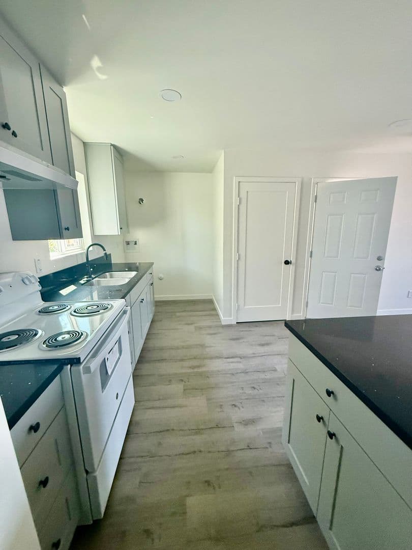 Los Angeles House: 5844 1/2 Denver Ave
