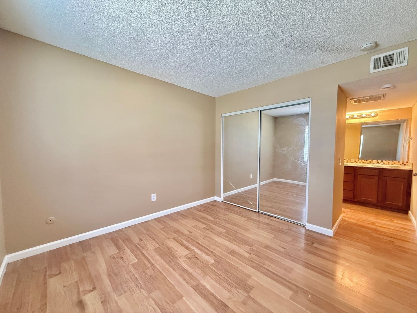 Riverside Apartment: 5748 Tilton Ave.