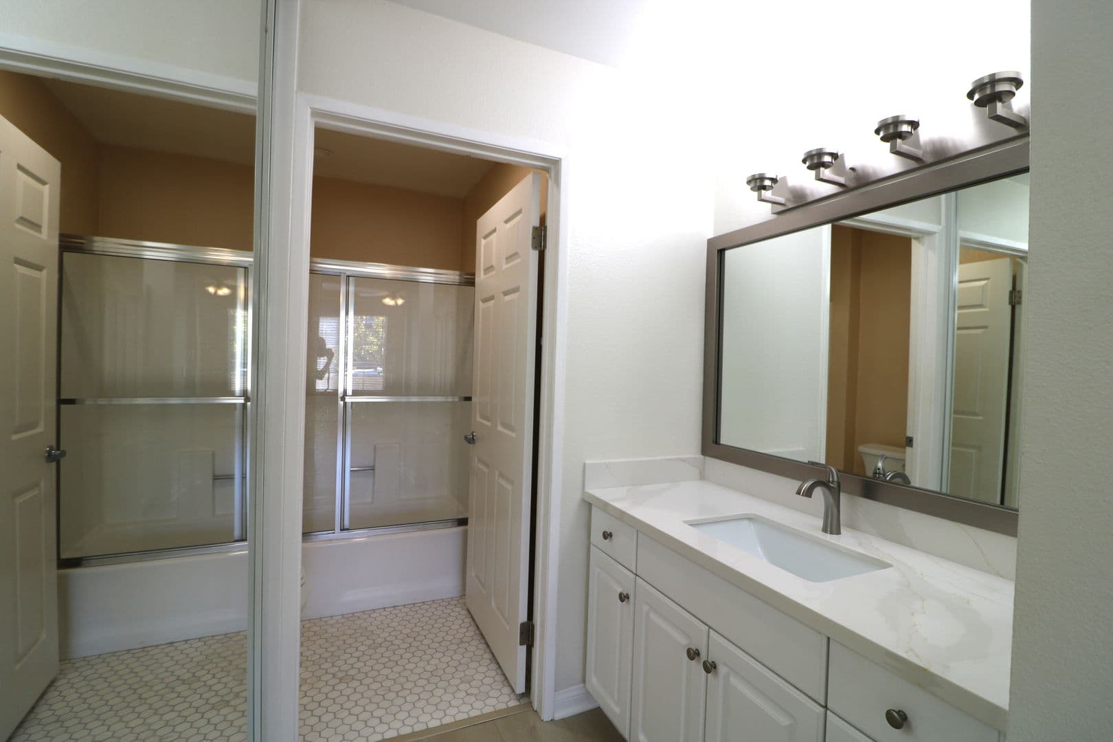 Woodland Hills Condo: 5545 Canoga Ave Unit 106