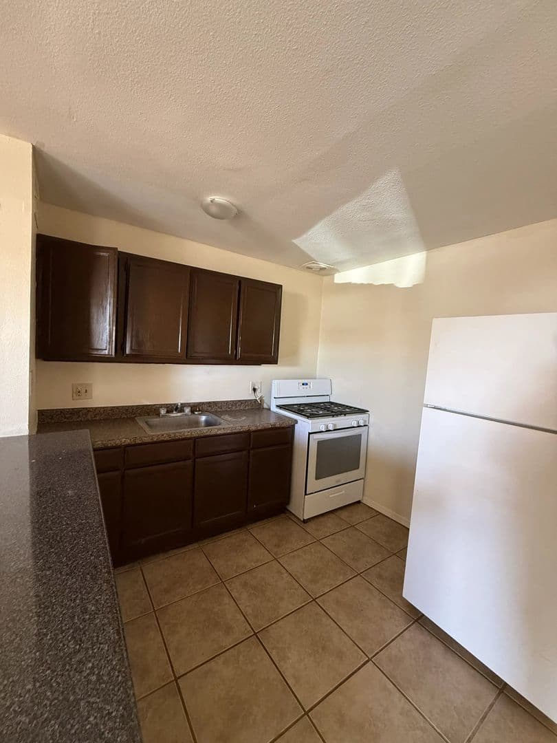 El Centro Apartment: 1681 Villa Ave.