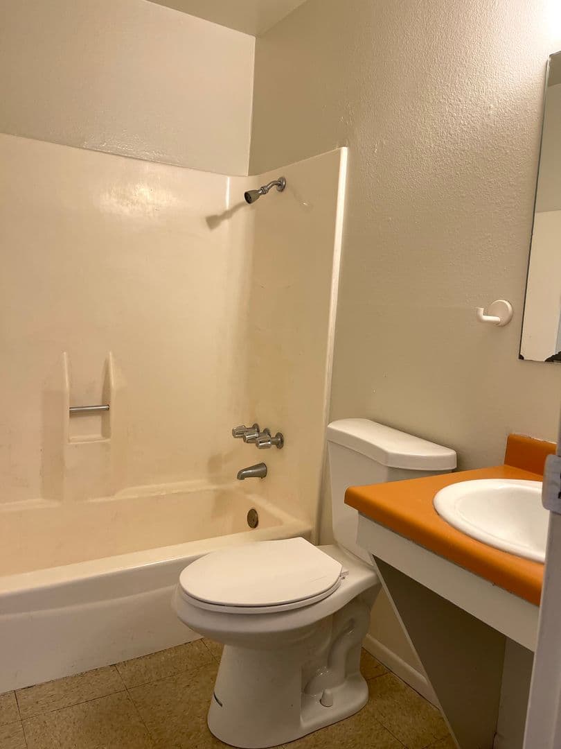 Shafter Apartment: 615 Kern St.