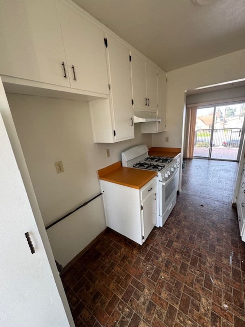 Shafter Apartment: 615 Kern St.