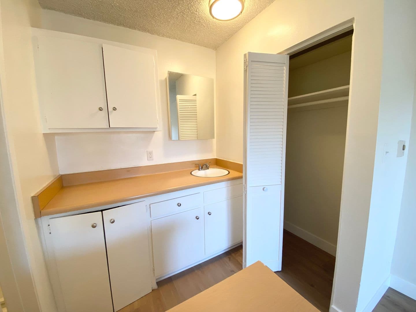 Canoga Park Apartment: 21707 Roscoe Blvd