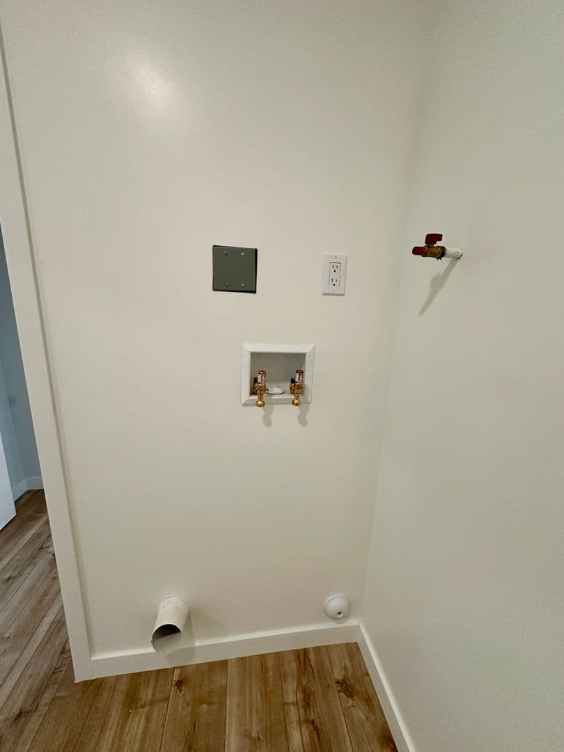 Los Angeles Apartment: 1412 1/2 N Hazard Ave