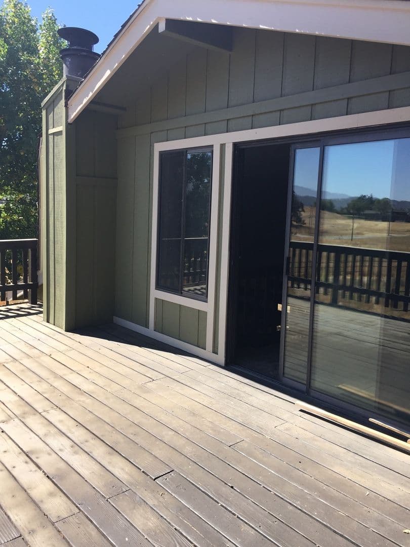 Tehachapi House: 24441 Oak Tree Court