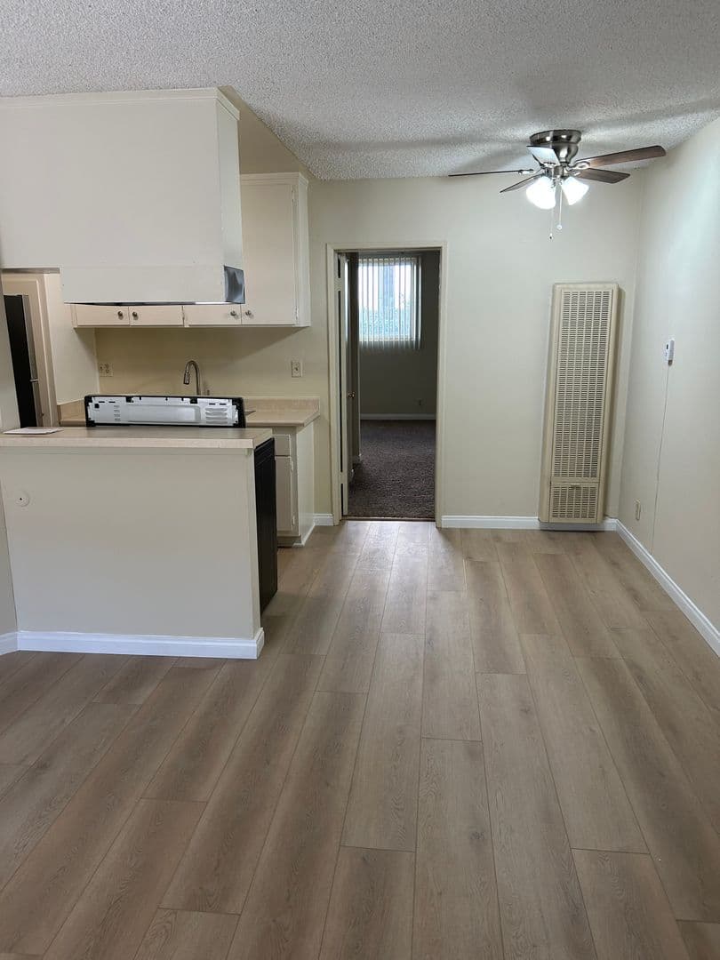 Northridge Apartment: 18550 Prairie St.
