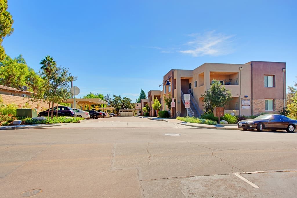 Thousand Oaks Apartment: 94- #4 N. Oakview Drive