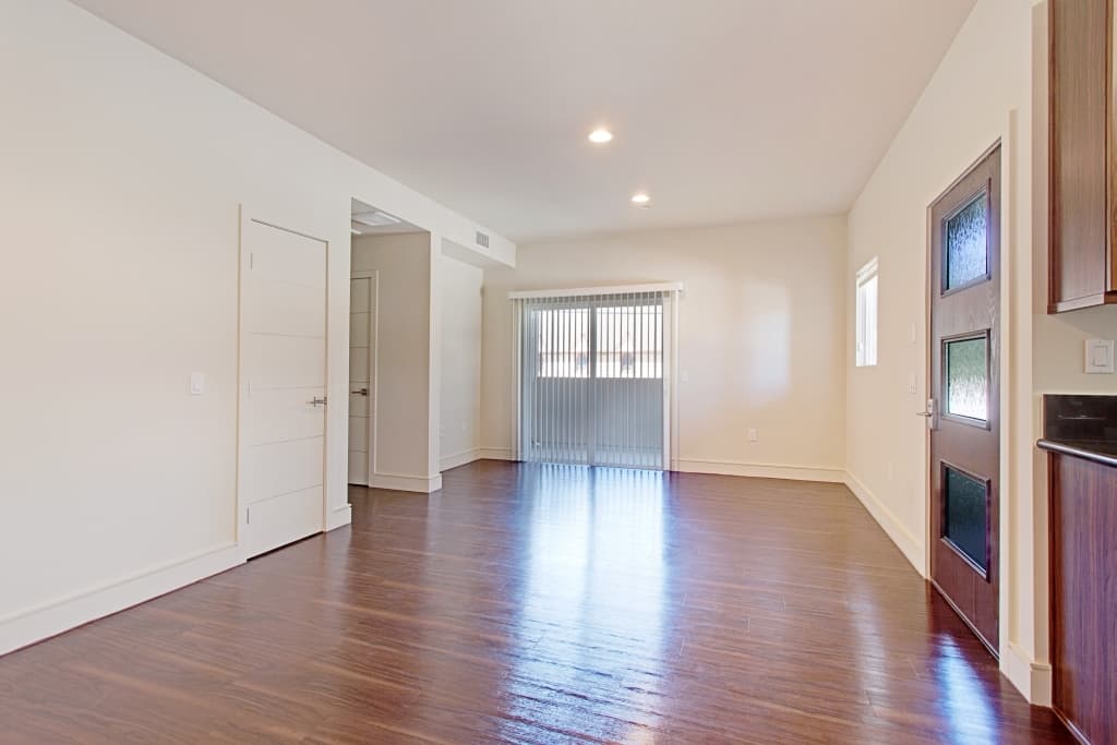 Thousand Oaks Apartment: 94- #4 N. Oakview Drive