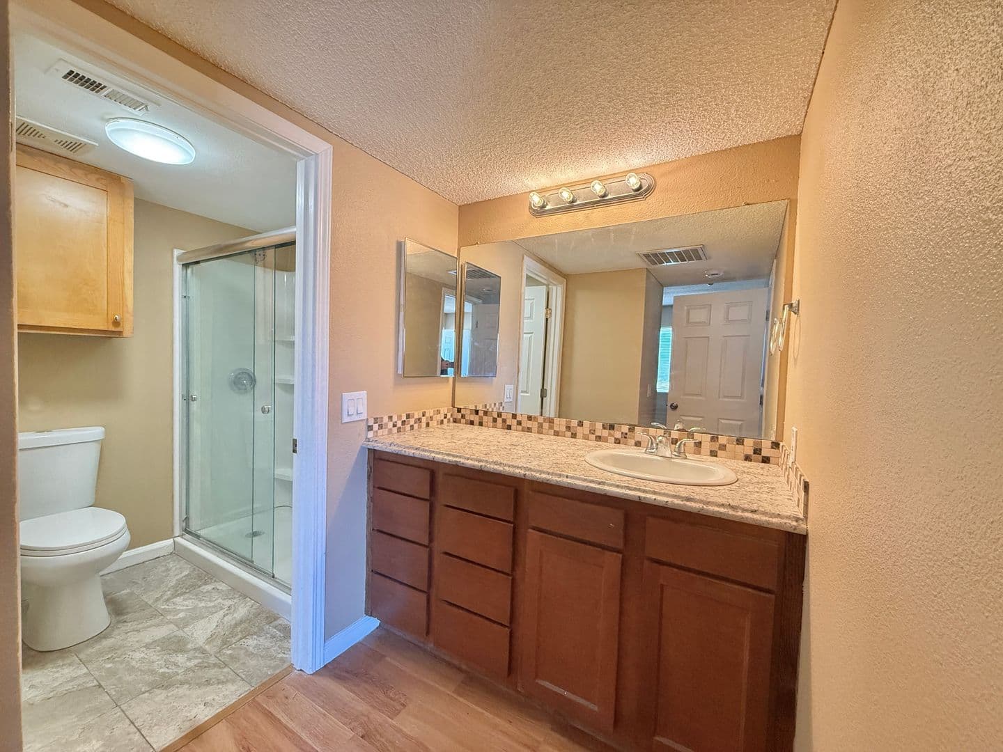 Riverside Apartment: 5748 Tilton Ave.