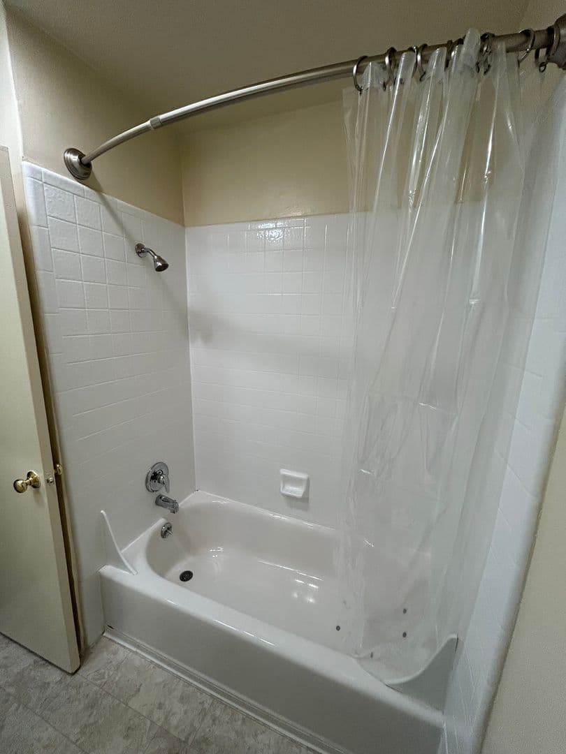 Northridge Apartment: 18550 Prairie St.