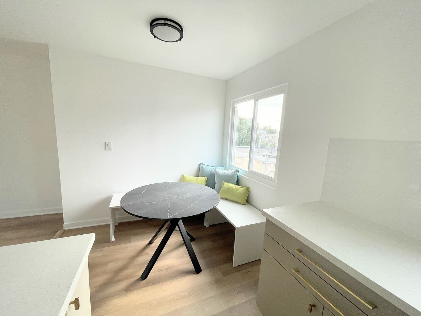 Los Angeles Apartment: 5347 Blackwelder Street