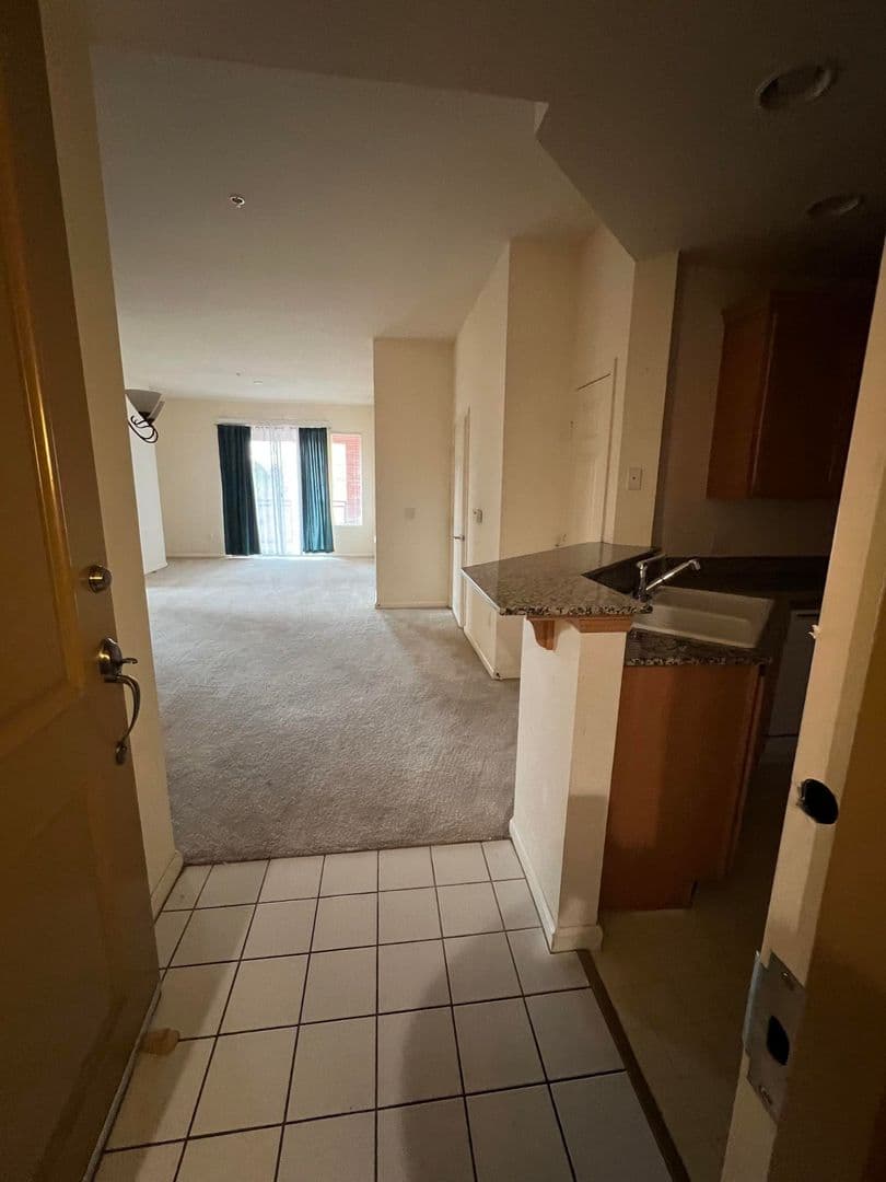 Las Vegas Apartment: 39 E Agate Ave #402