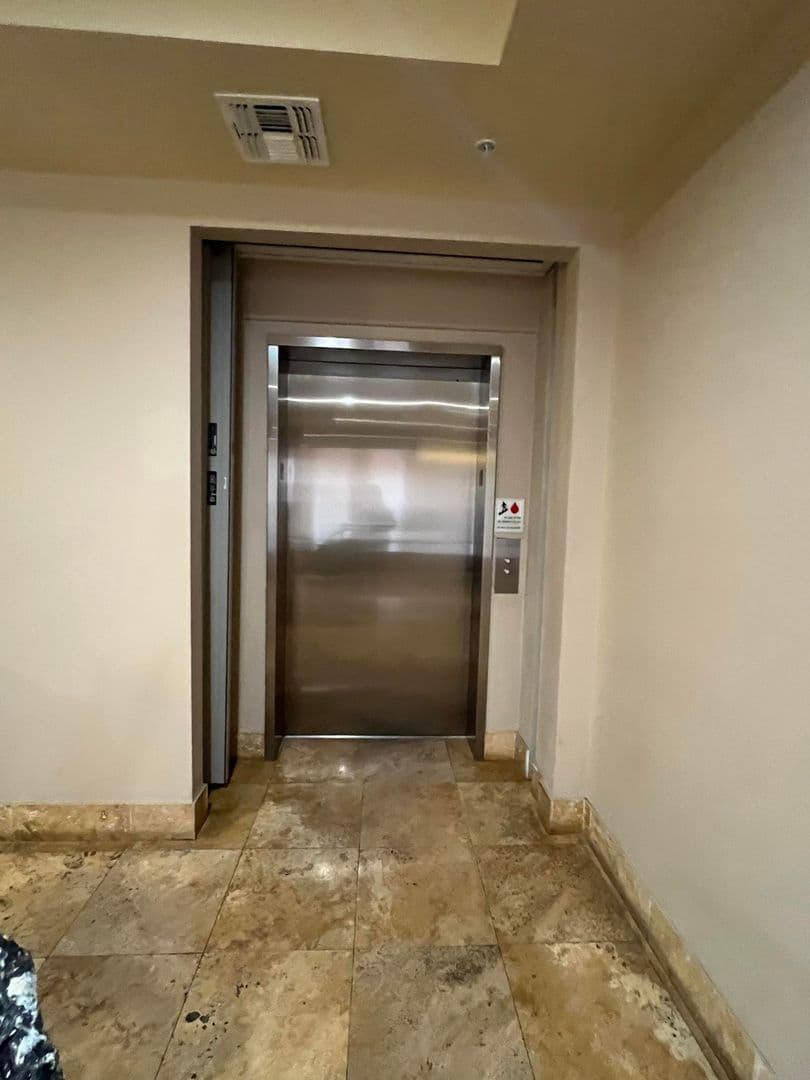 Las Vegas Apartment: 39 E Agate Ave #402