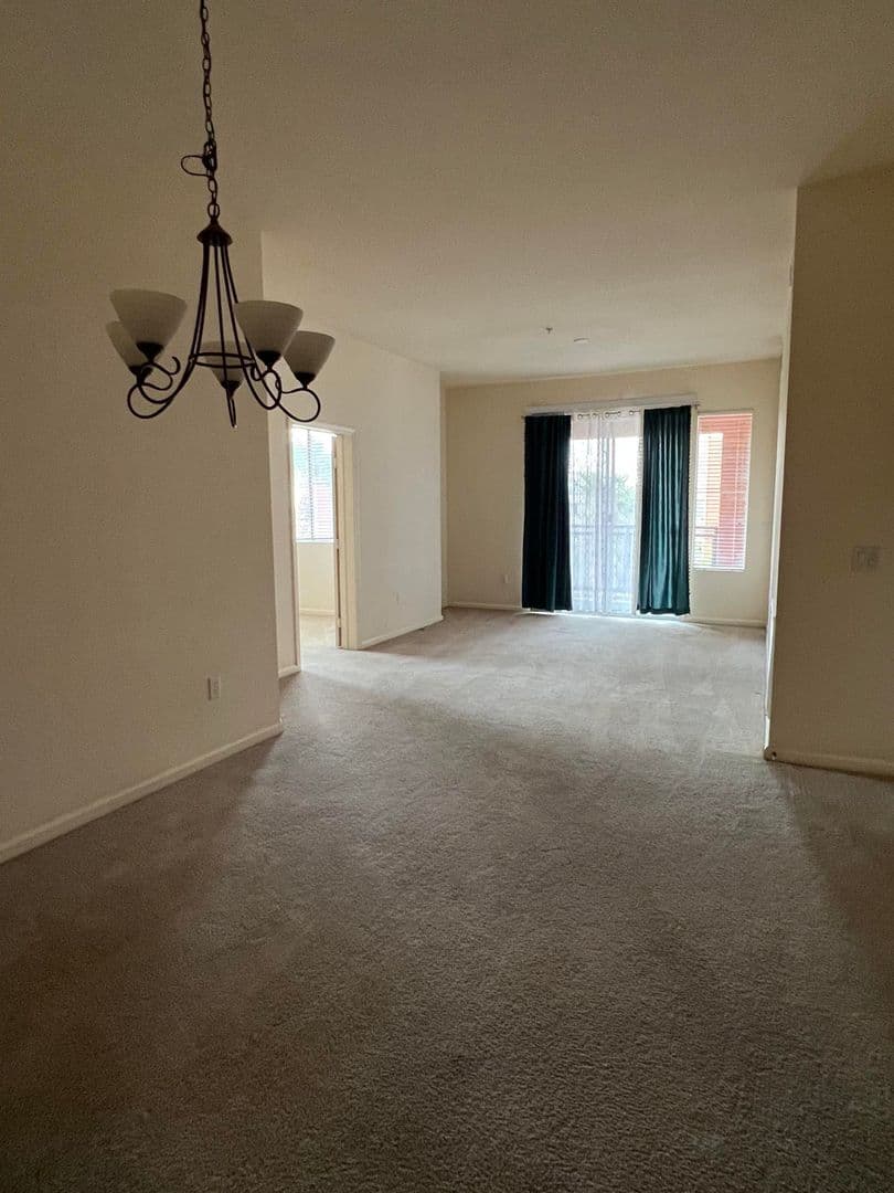 Las Vegas Apartment: 39 E Agate Ave #402