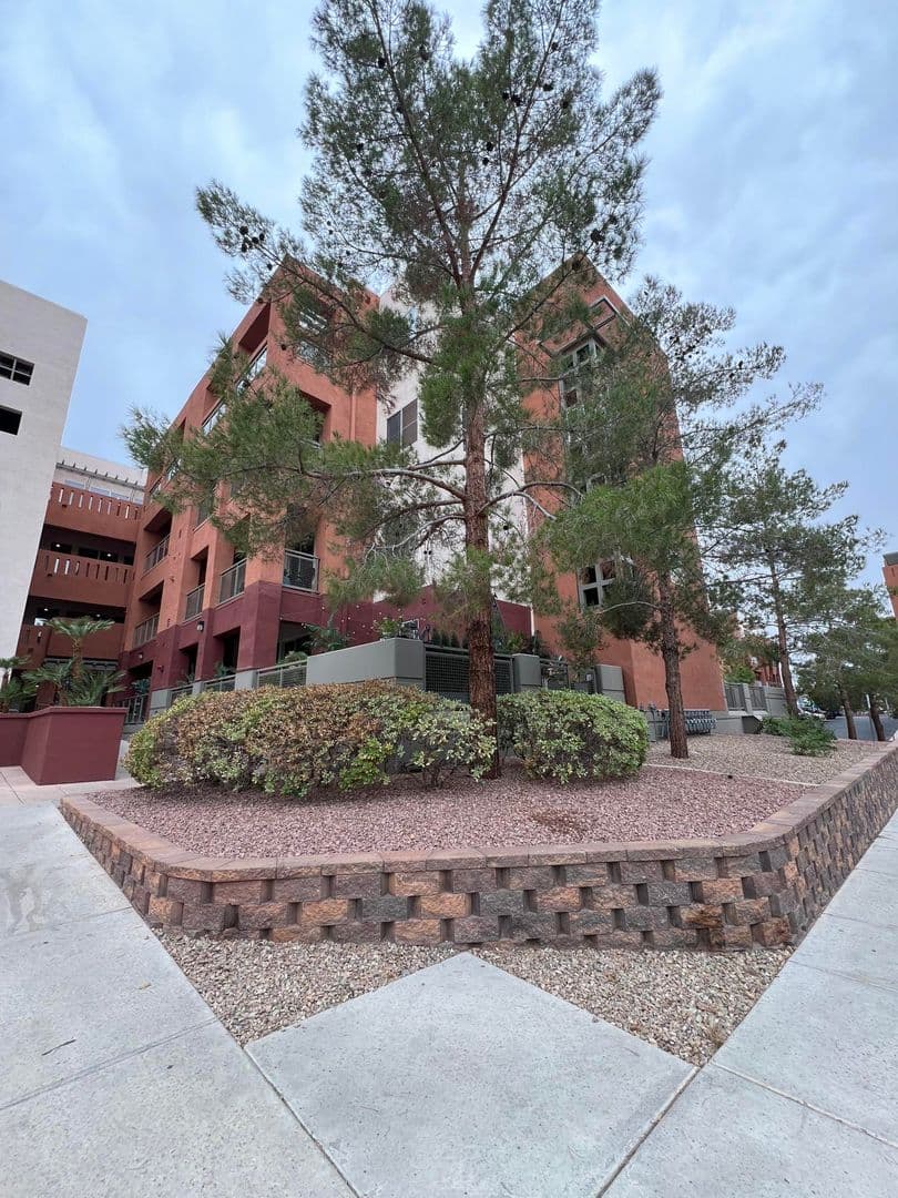 Las Vegas Apartment: 39 E Agate Ave #402