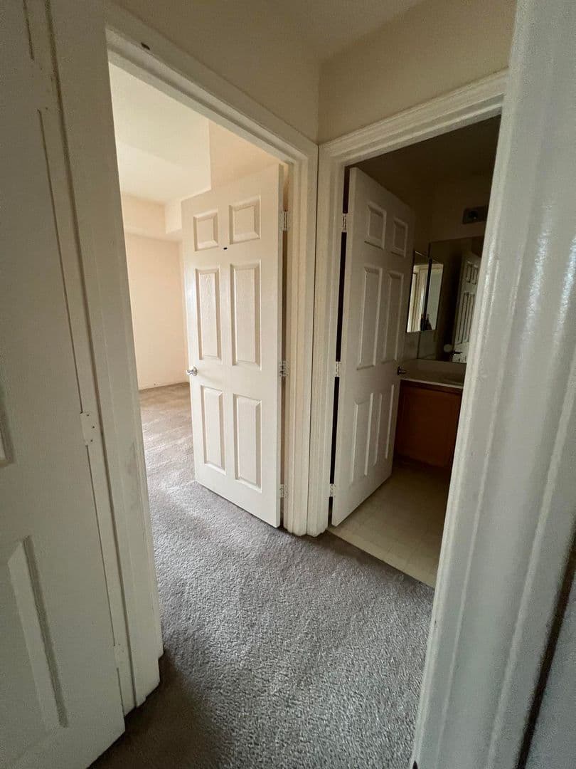 Las Vegas Apartment: 39 E Agate Ave #402