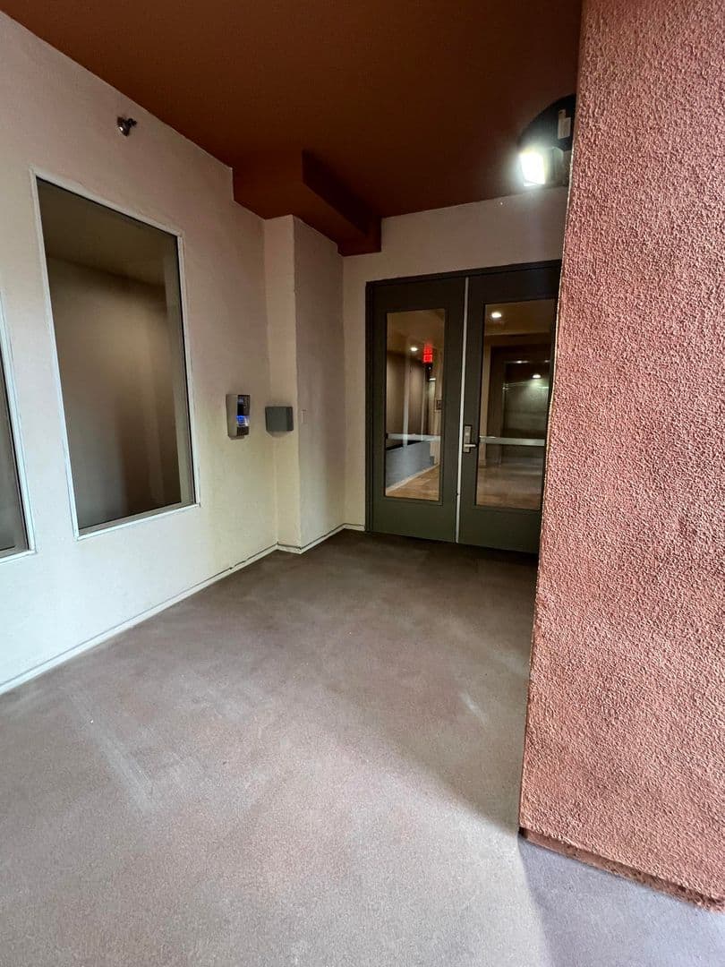 Las Vegas Apartment: 39 E Agate Ave #402