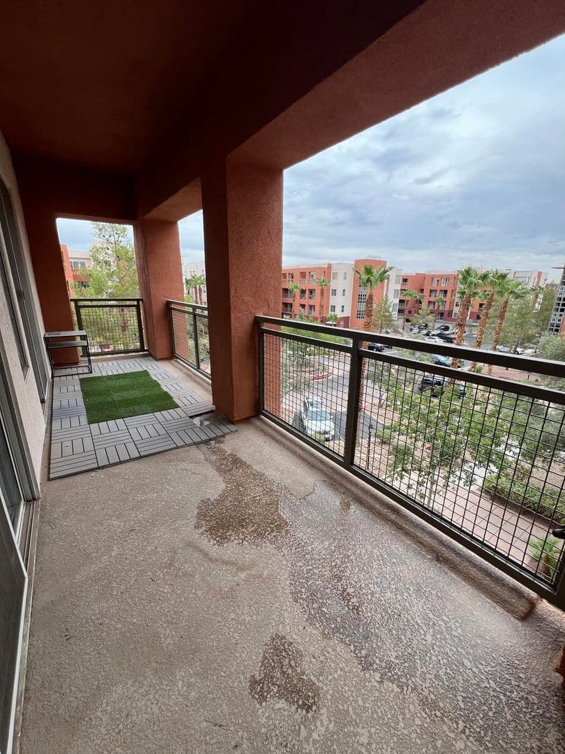 Las Vegas Apartment: 39 E Agate Ave #402
