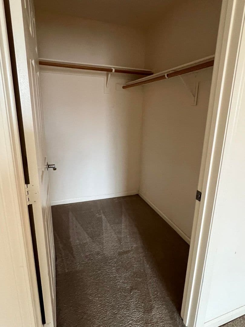 Las Vegas Apartment: 39 E Agate Ave #402