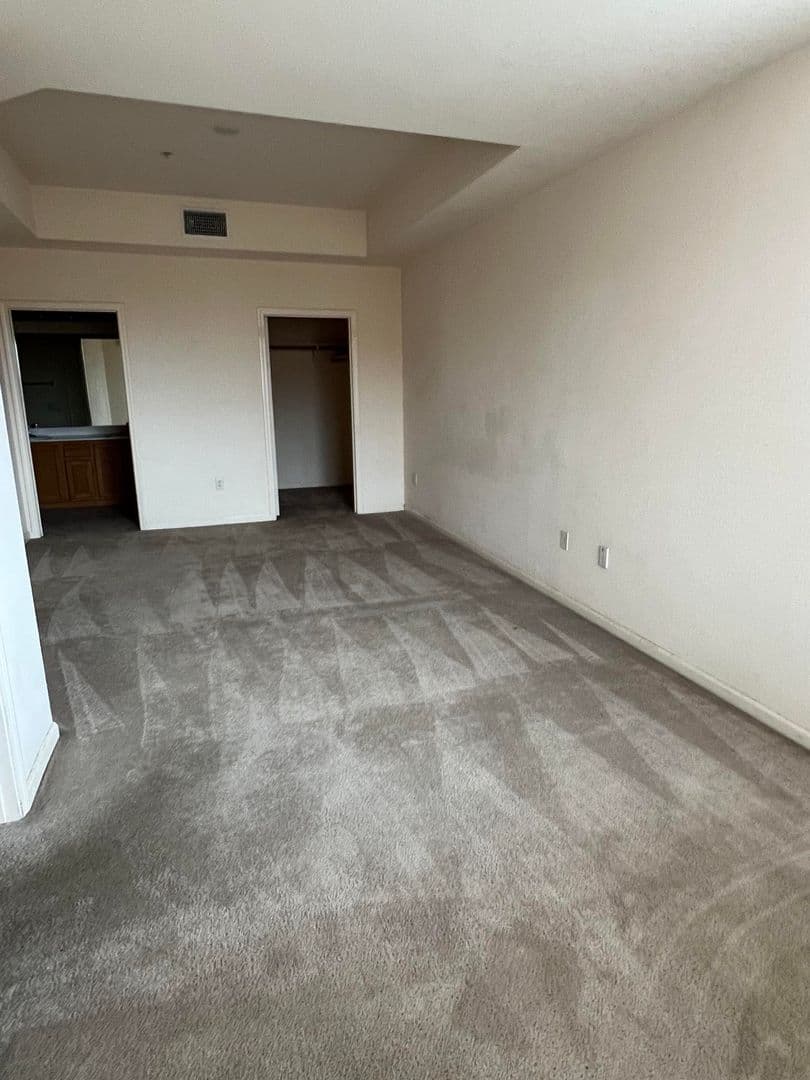 Las Vegas Apartment: 39 E Agate Ave #402