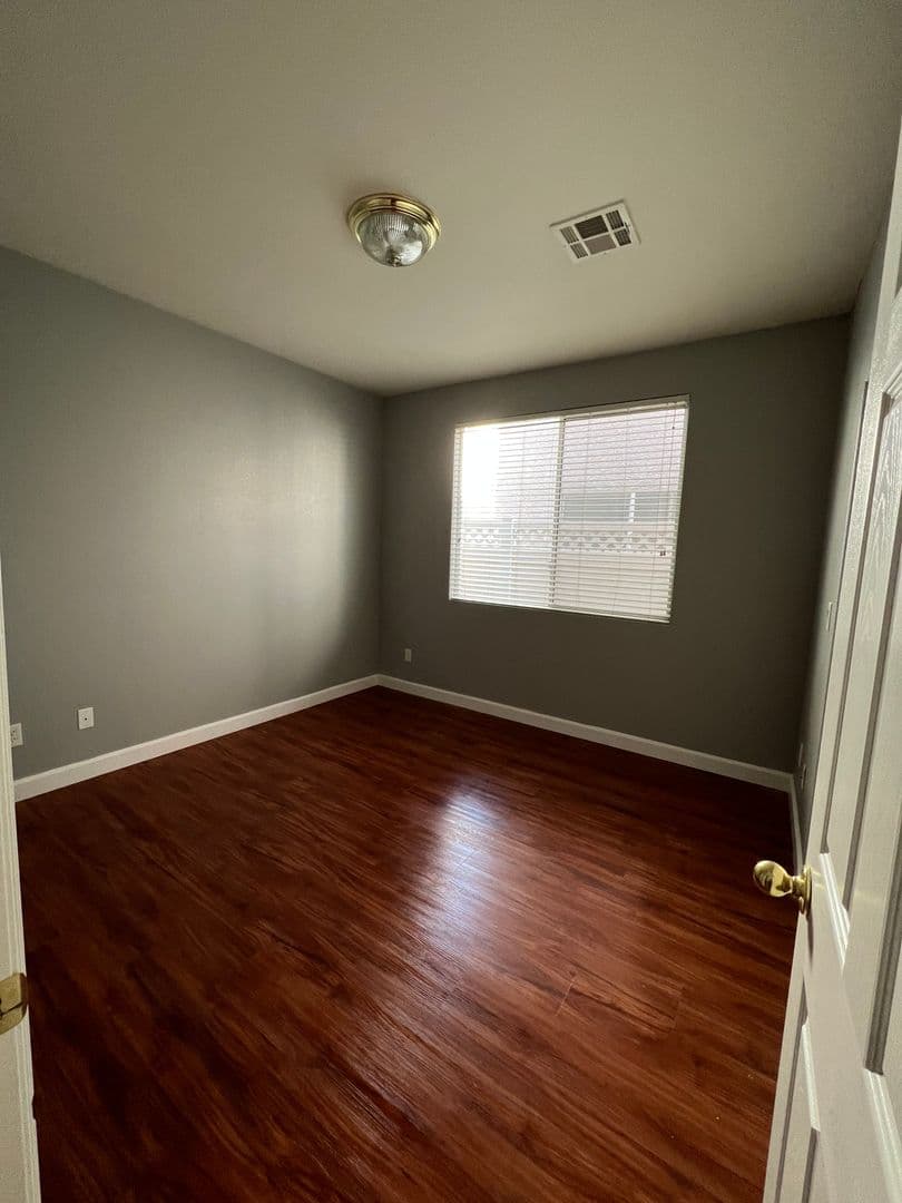 Las Vegas House: 6010 Quiet Glow Ave